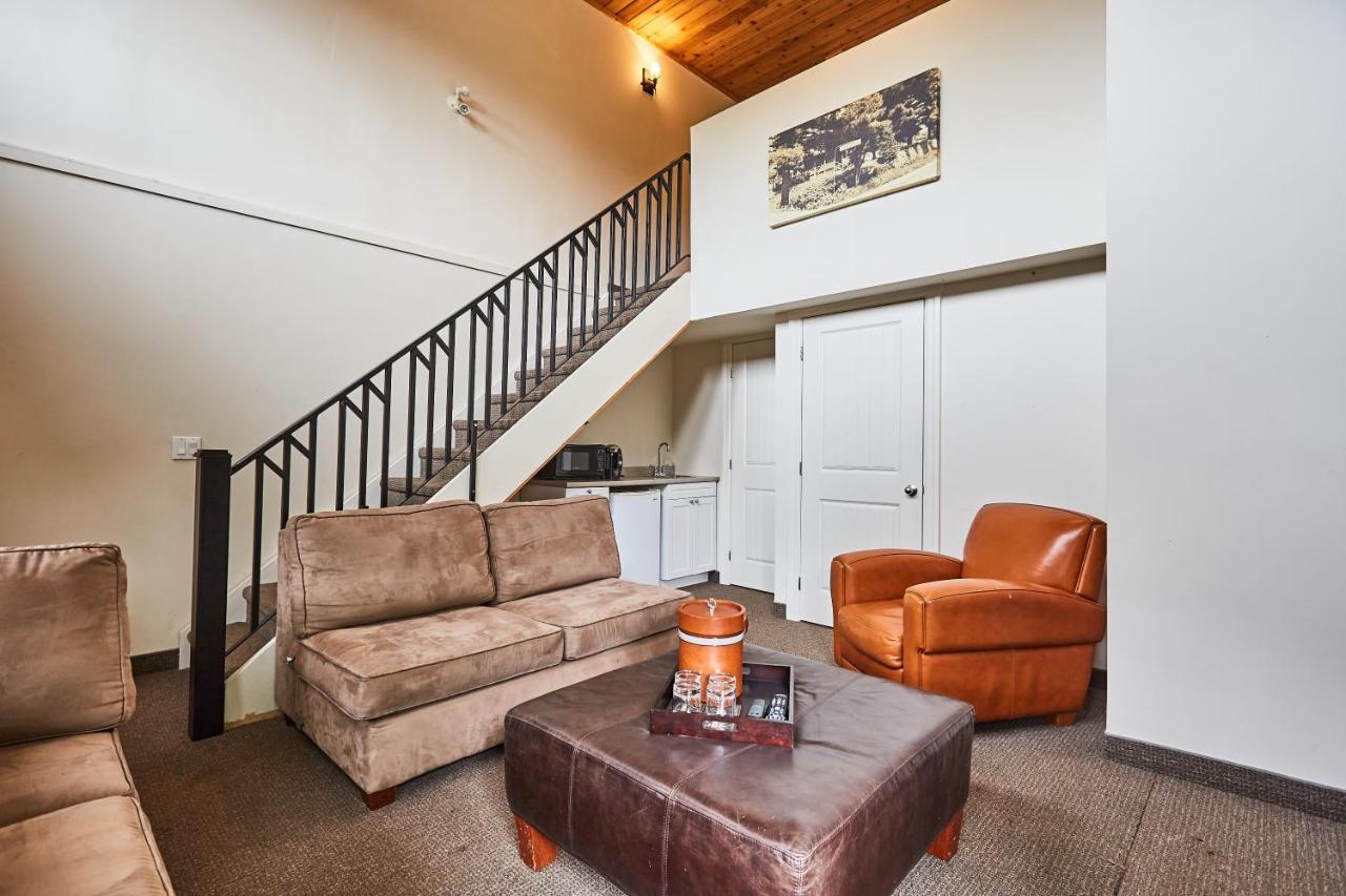 3 Pines Lodge Muskoka Хънтсвил Стая снимка