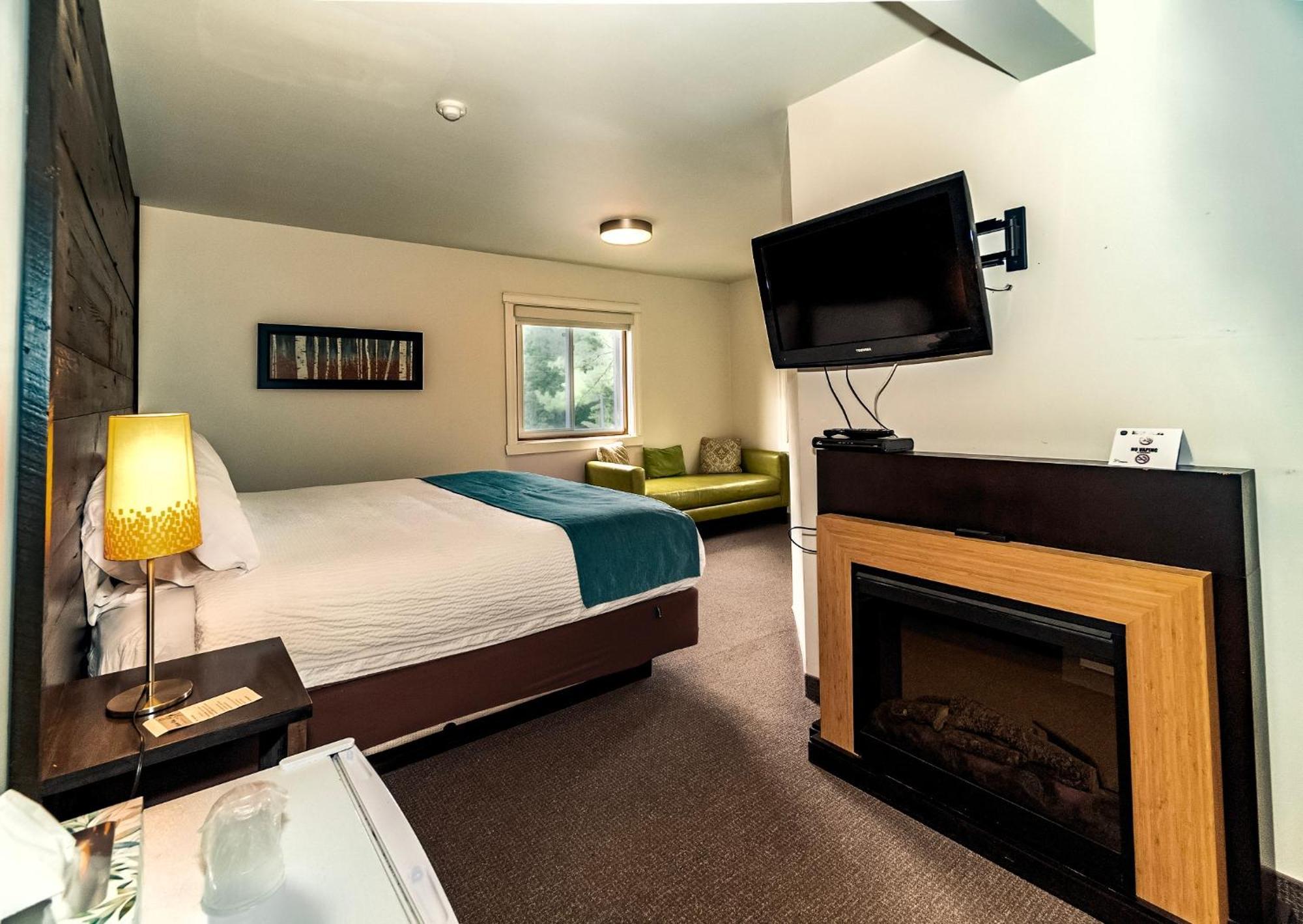 3 Pines Lodge Muskoka Хънтсвил Екстериор снимка
