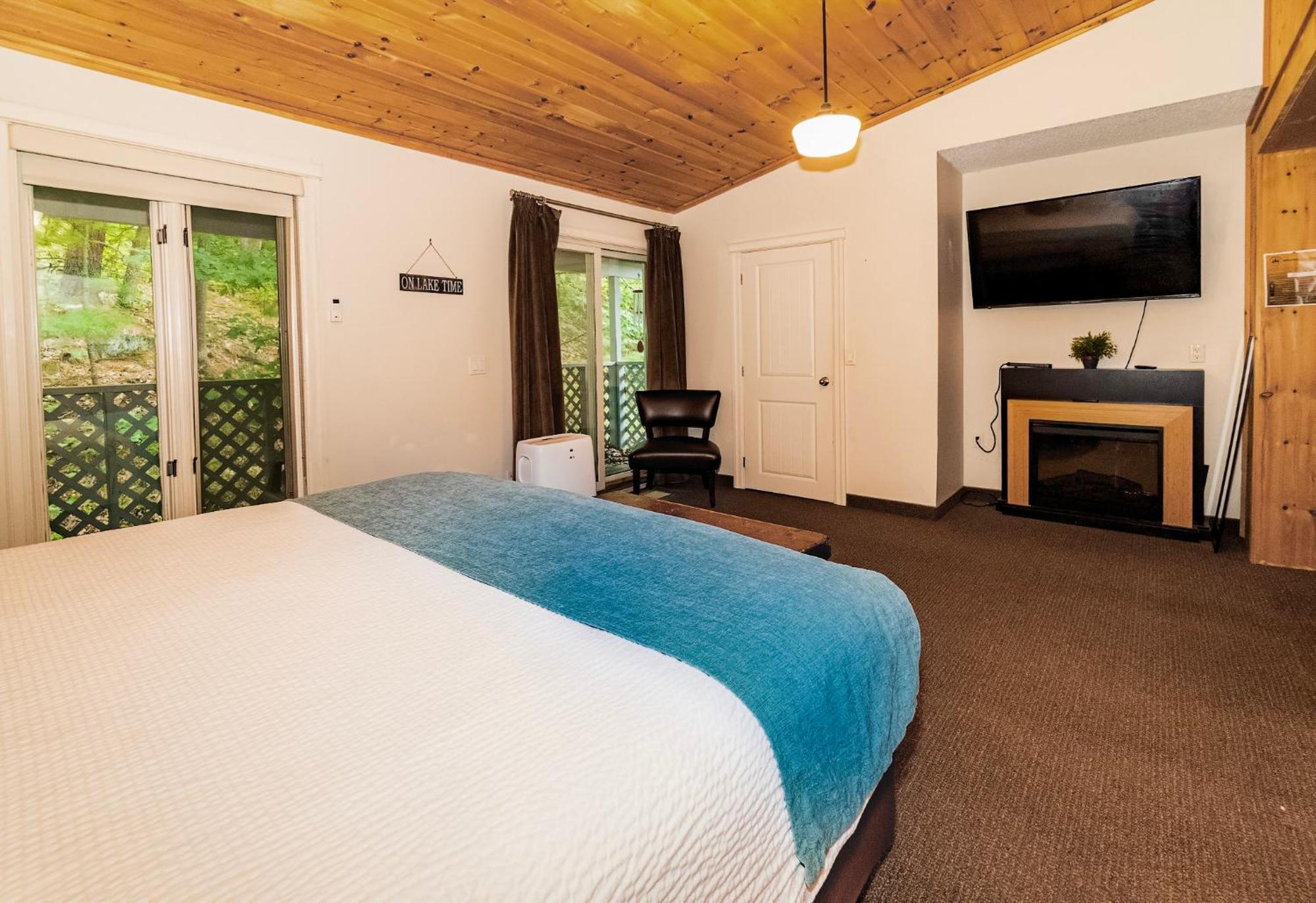 3 Pines Lodge Muskoka Хънтсвил Екстериор снимка